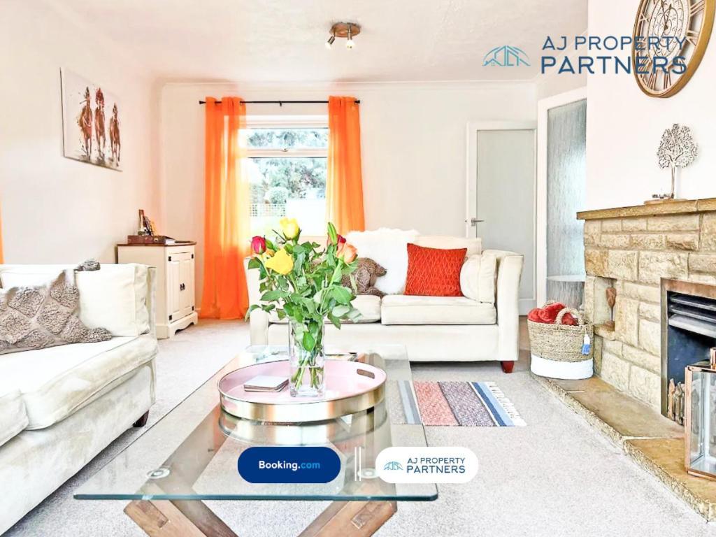 Premium Deal L Hill View Home L Last-Minute Offer L Cheltenham L Aj Properties L Perfect For Short Or Long Stays L 4Beds 4Bedrooms Luaran gambar