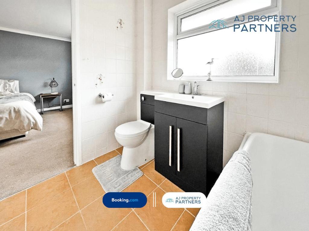 Premium Deal L Hill View Home L Last-Minute Offer L Cheltenham L Aj Properties L Perfect For Short Or Long Stays L 4Beds 4Bedrooms Luaran gambar
