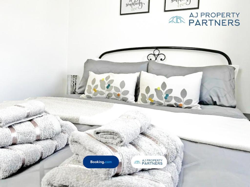 Premium Deal L Hill View Home L Last-Minute Offer L Cheltenham L Aj Properties L Perfect For Short Or Long Stays L 4Beds 4Bedrooms Luaran gambar